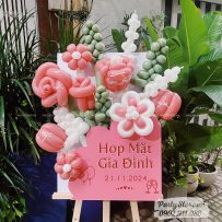 Bảng hoa bong bóng họp mặt gia đình, tone hồng trắng