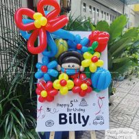 Bảng hoa bong bóng sinh nhật cho Bé trai, tone xanh đỏ vàng - Billy