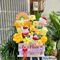 Bảng hoa bong bóng sinh nhật, chủ đề Hello Kitty, tone vàng cam – An Nhiên