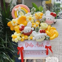 Bảng hoa bong bóng sinh nhật, chủ đề Hello Kitty, tone vàng – Diệp Anh