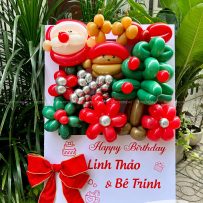 Bảng hoa bong bóng sinh nhật, chủ đề Noel, tone đỏ xanh – Linh Thảo & Bé Trinh