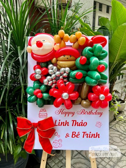 Bảng hoa bong bóng sinh nhật, chủ đề Noel, tone đỏ xanh – Linh Thảo & Bé Trinh