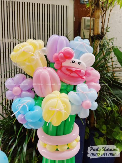 Bó hoa bong bóng nhiều màu sắc rực rỡ kèm mèo Hello Kitty