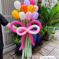 Bó hoa bong bóng tulip nhiều màu sắc ngọt ngào và tươi tắn