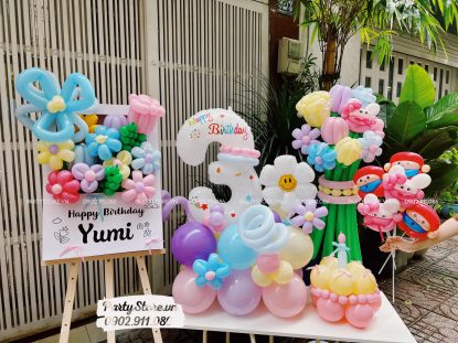 Combo bong bóng sinh nhật tạo hình, tone màu pastel với nhân vật tạo hình Người Nhện và Hello Kitty đáng yêu