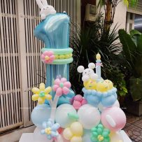 Trụ bong bóng sinh nhật tạo hình chủ đề bé Thỏ, tone xanh pastel